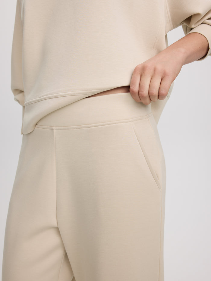 Barrel-Leg Pull-On Pant - HYLUX Hyba