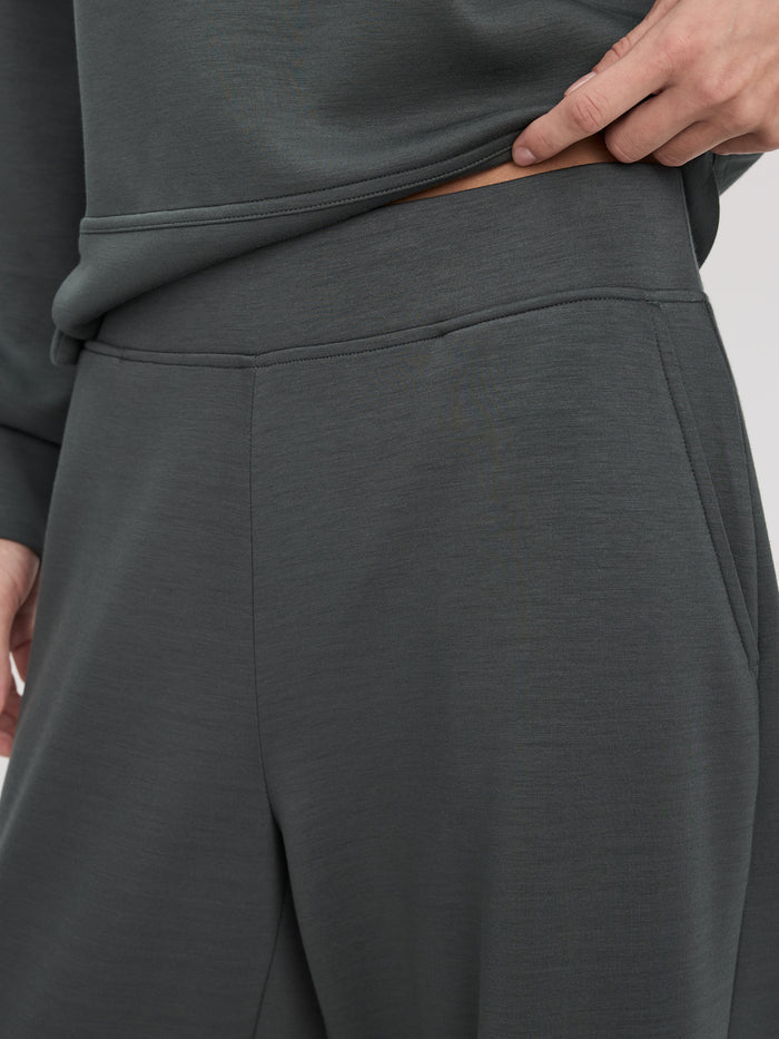 Barrel-Leg Pull-On Pant - HYLUX Hyba