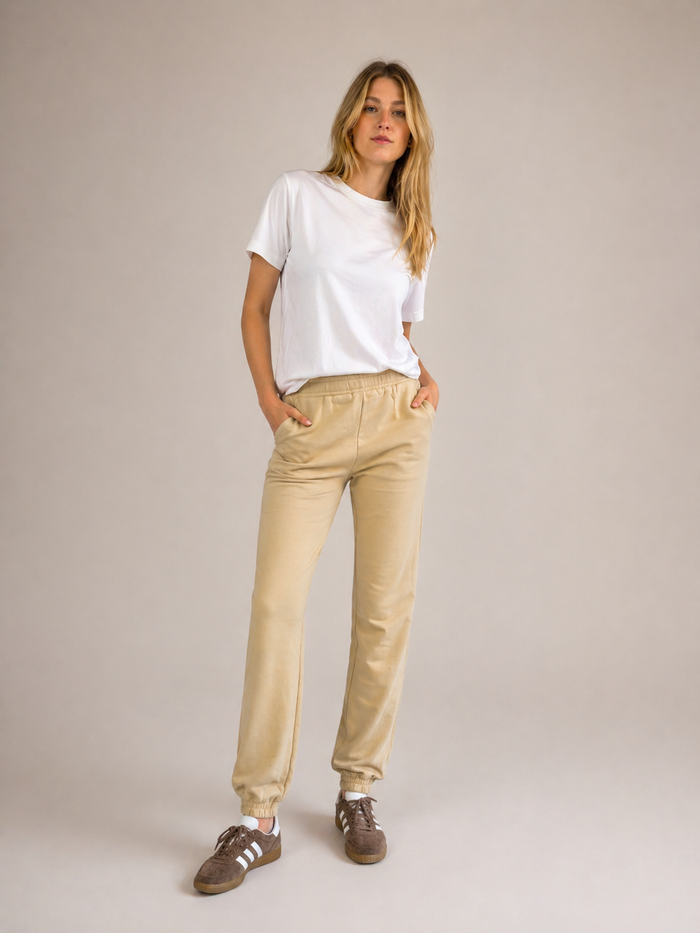 BOGILVY_-_STELLA_Straight_Fit_Sweatpants_Mid_Rise_CACAO_vorne