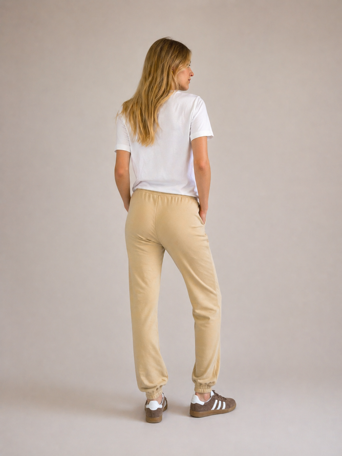 BOGILVY_-_STELLA_Straight_Fit_Sweatpants_Mid_Rise_CACAO_